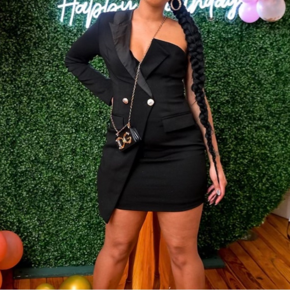 Miss Circle Keep One Up One Sleeve Tuxedo Blazer Dress
